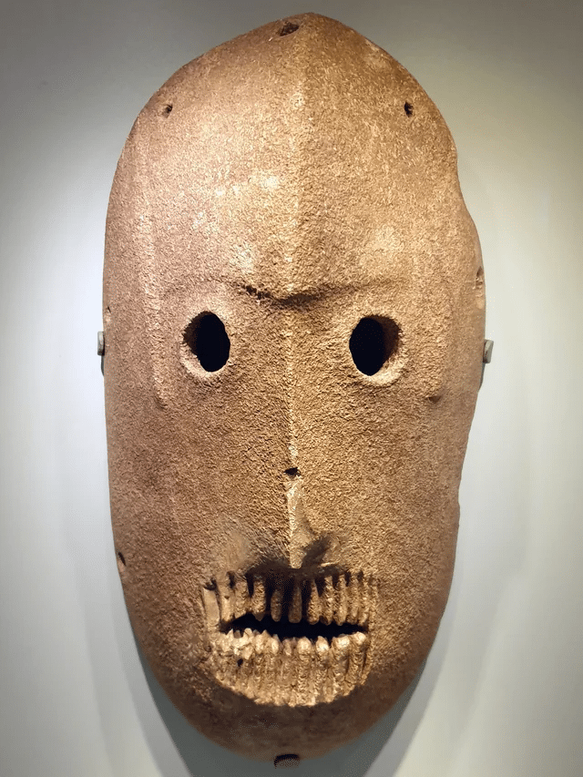 La máscara de piedra de 9000 años del desierto de Judea en Israel es la más antigua del mundo.