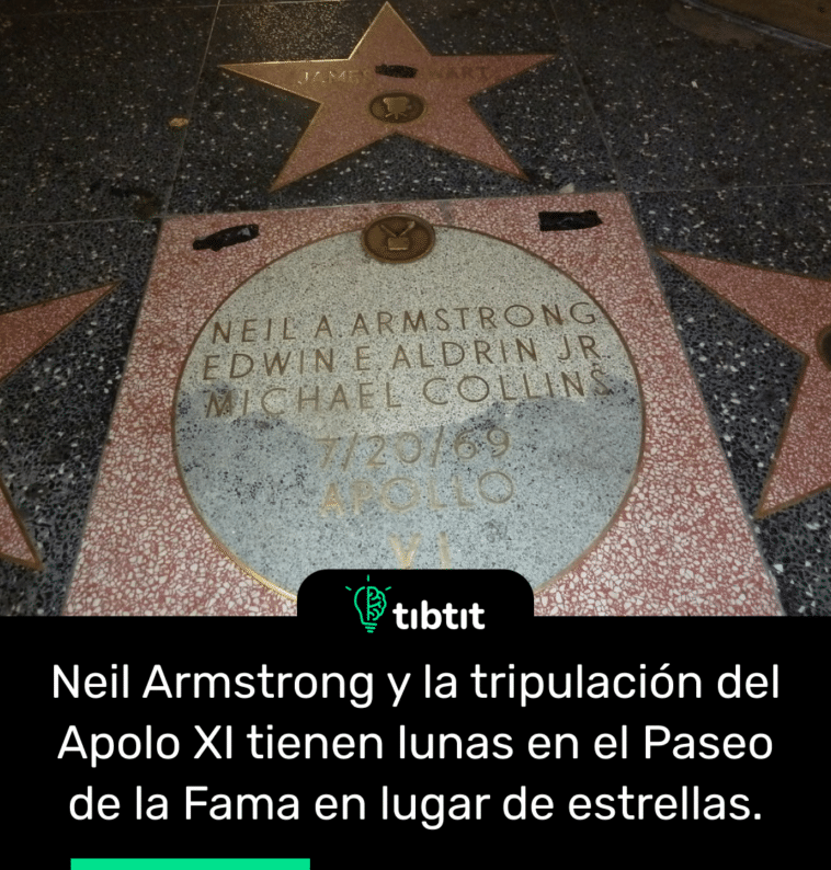 Neil Armstrong y la tripulación del Apolo XI tienen lunas en el Paseo de la Fama en lugar de estrellas.