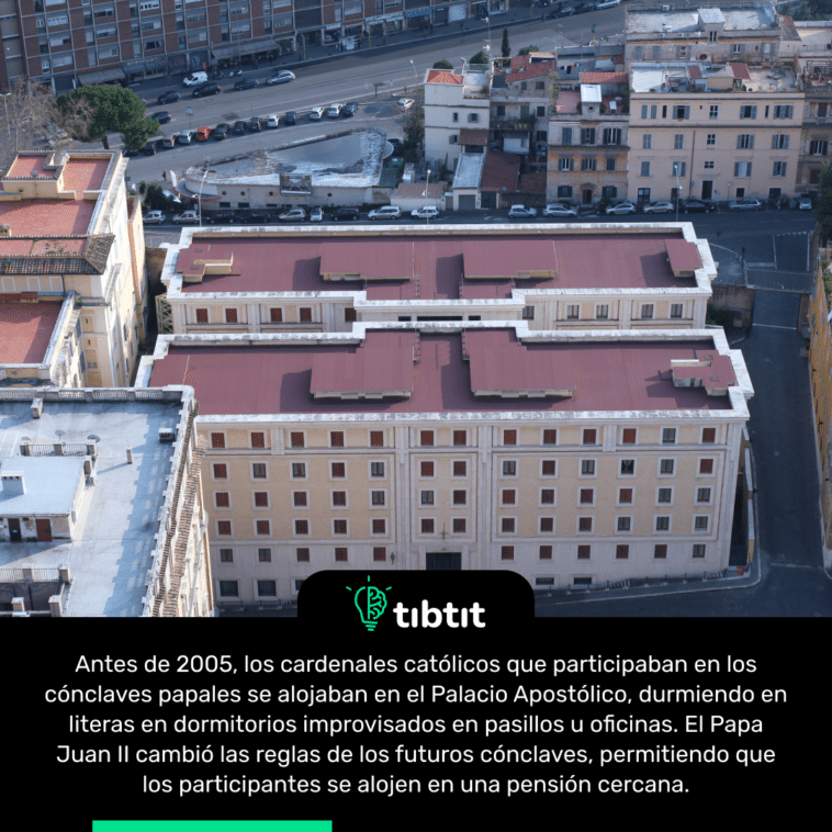 Antes de 2005, los cardenales católicos que participaban en los cónclaves papales se alojaban en el Palacio Apostólico, durmiendo en literas en dormitorios improvisados en pasillos u oficinas. El Papa Juan II cambió las reglas de los futuros cónclaves, permitiendo que los participantes se alojen en una pensión cercana.