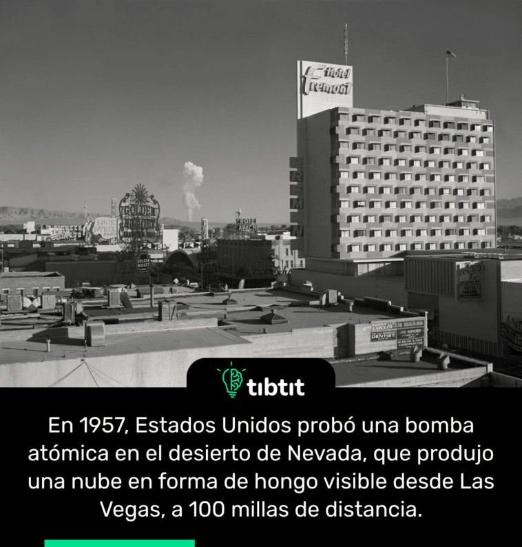 En 1957, Estados Unidos probó una bomba atómica en el desierto de Nevada, que produjo una nube en forma de hongo visible desde Las Vegas, a 100 millas de distancia.