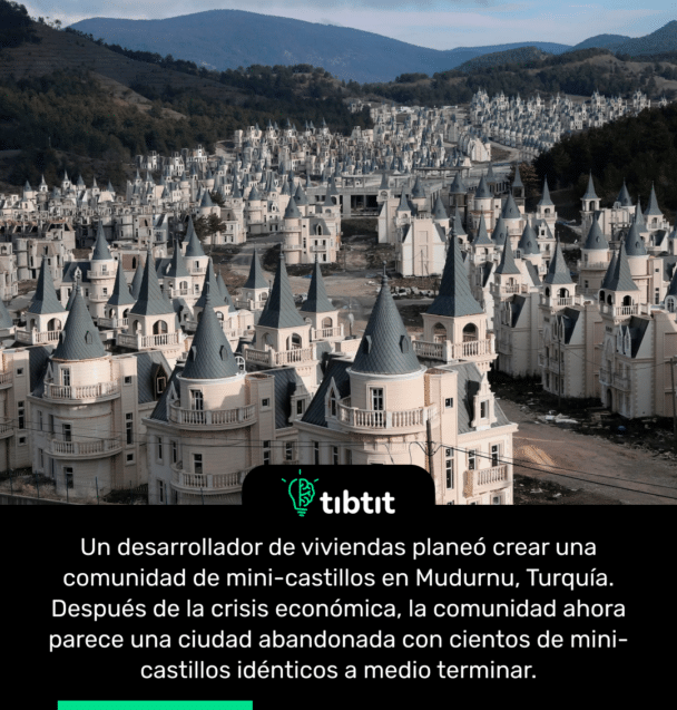 Un desarrollador de viviendas planeó crear una comunidad de mini-castillos en Mudurnu, Turquía. Después de la crisis económica, la comunidad ahora parece una ciudad abandonada con cientos de mini-castillos idénticos a medio terminar.