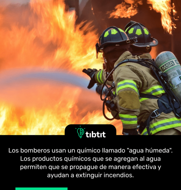 Los bomberos usan un químico llamado "agua húmeda". Los productos químicos que se agregan al agua permiten que se propague de manera efectiva y ayudan a extinguir incendios.