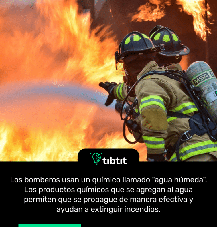 Los bomberos usan un químico llamado "agua húmeda". Los productos químicos que se agregan al agua permiten que se propague de manera efectiva y ayudan a extinguir incendios.