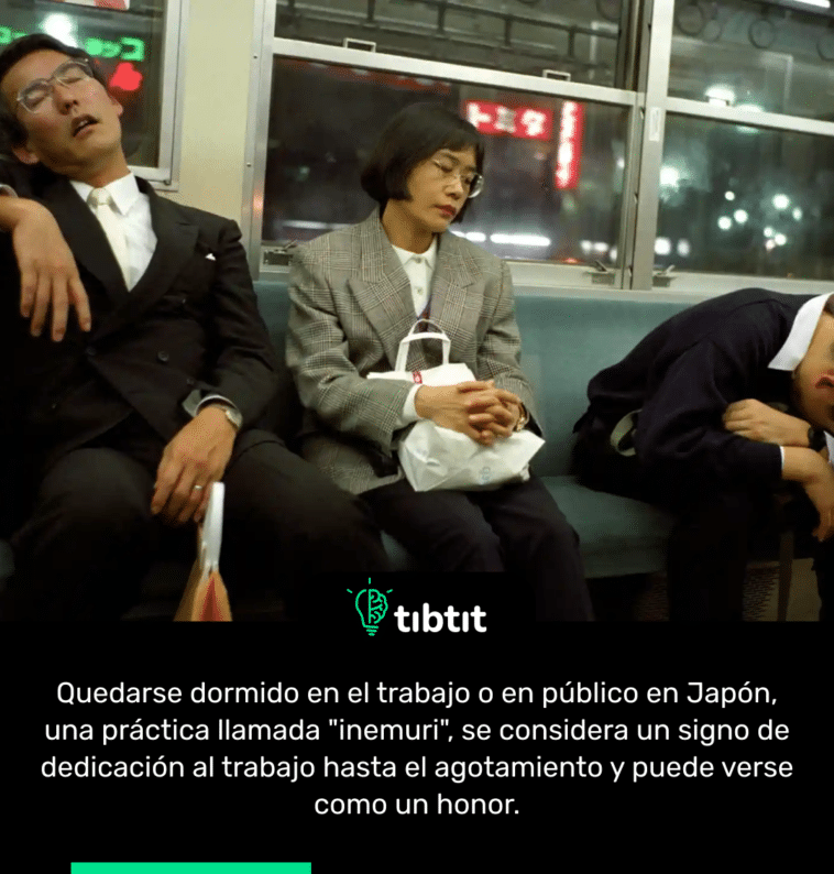 Quedarse dormido en el trabajo o en público en Japón, una práctica llamada "inemuri", se considera un signo de dedicación al trabajo hasta el agotamiento y puede verse como un honor.