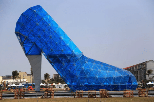 Esta iglesia en Taiwán está diseñada para parecerse a un zapato de tacón alto. Se supone que debe atraer a las mujeres, ahora es una atracción turística para todo tipo de personas.