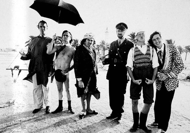 Grupo de comedia Monty Python. Fecha y lugar desconocidos, pero foto tomada en algún momento de la década de 1970.