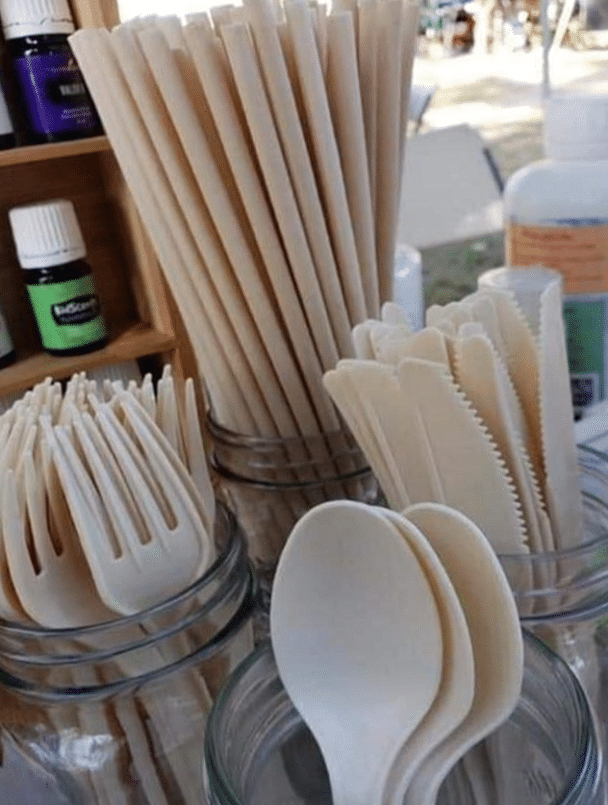 Una empresa mexicana fabrica cubiertos y popotes de plástico a partir de semillas de aguacate que se biodegradan completamente en 240 días