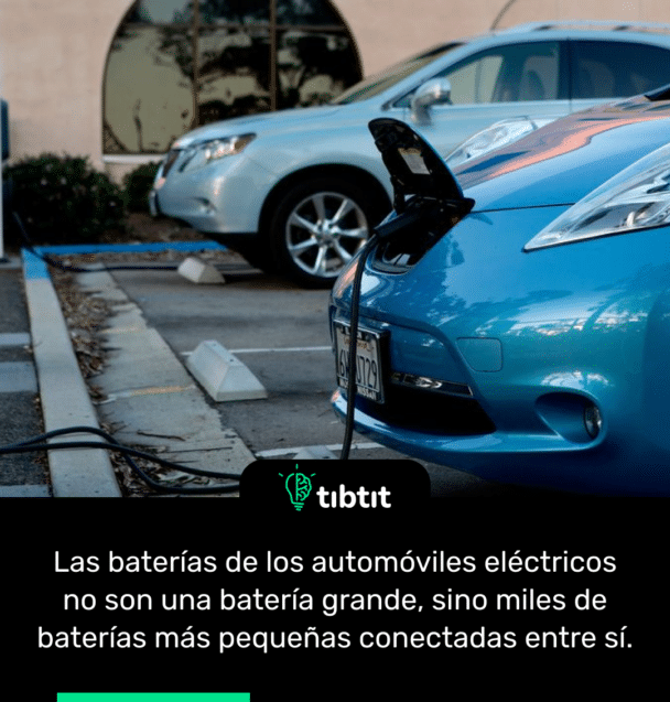 Las baterías de los automóviles eléctricos no son una batería grande, sino miles de baterías más pequeñas conectadas entre sí.