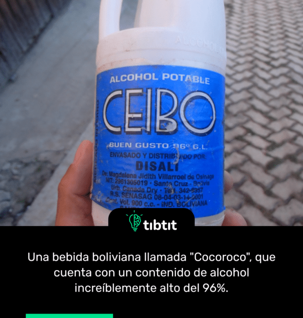 Una bebida boliviana llamada "Cocoroco", que cuenta con un contenido de alcohol increíblemente alto del 96%.