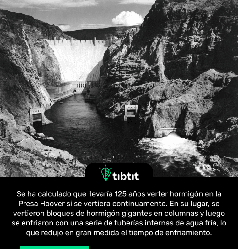 Se ha calculado que llevaría 125 años verter hormigón en la Presa Hoover si se vertiera continuamente. En su lugar, se vertieron bloques de hormigón gigantes en columnas y luego se enfriaron con una serie de tuberías internas de agua fría, lo que redujo en gran medida el tiempo de enfriamiento.