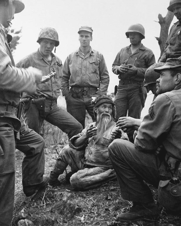 El interrogatorio de un civil norcoreano que cruzó las líneas norcoreanas y de la ONU para ponerse a salvo en 1951.