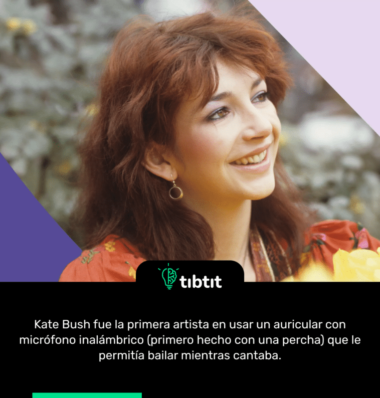 Kate Bush fue la primera artista en usar un auricular con micrófono inalámbrico (primero hecho con una percha) que le permitía bailar mientras cantaba.