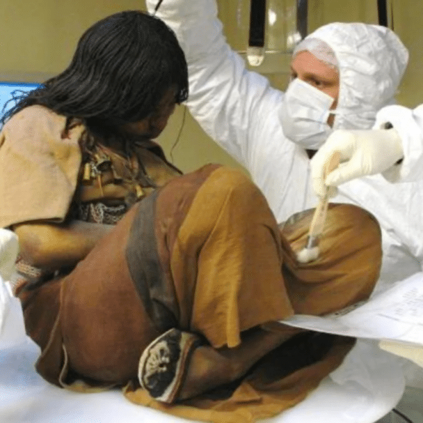 Este niño fue drogado y enterrado como sacrificio por los incas hace más de 500 años.