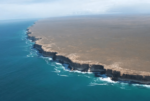 Casi parece el borde de una tierra plana.