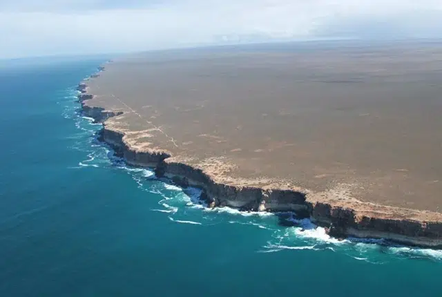 Casi parece el borde de una tierra plana.