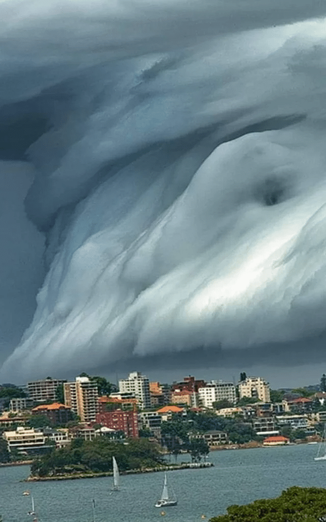 Nube Tsunami, Sydney, Australia.
