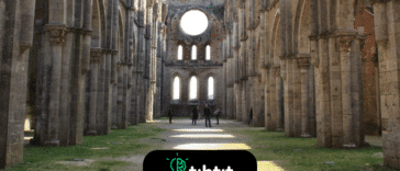 Siguiendo visiones divinas, San Galgano de Siena clavó su espada en la piedra en 1180, renunciando a la guerra ya las posesiones materiales. La espada todavía está allí hoy, en el convento de San Galgano en Toscana. Se cree que esta historia influyó en la leyenda de Excalibur en Gran Bretaña.