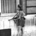 Simone Segouin, luchadora de la Resistencia francesa de 18 años, también conocida como Nicole Minet, de Chartres. La libération de Chartres, París - 19 de agosto de 1944.